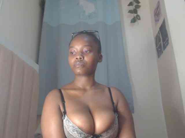 Modella: Busty-Princess1