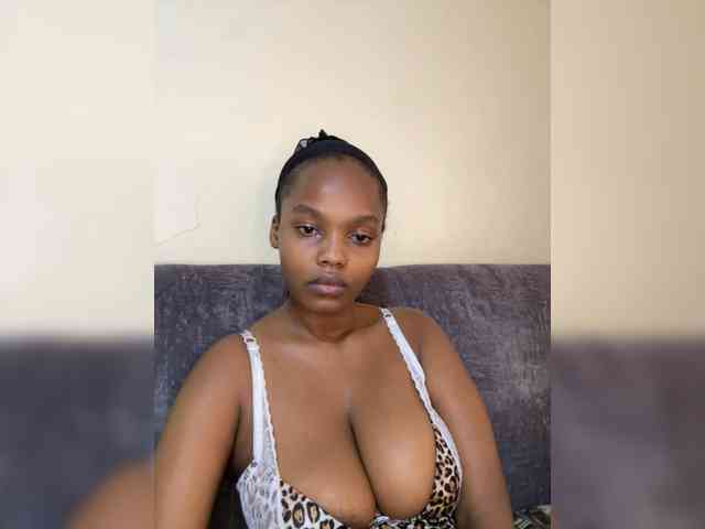 Modella: Busty-Princess1