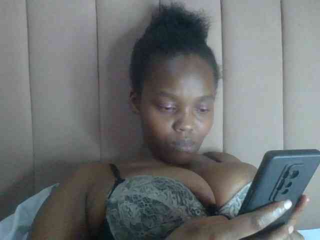 Modella: Busty-Princess1