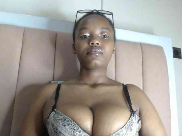 Modella: Busty-Princess1