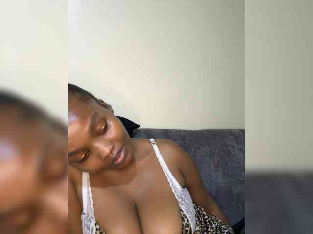 Modella: Busty-Princess1