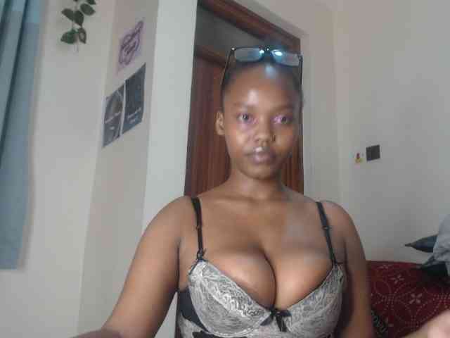 Modella: Busty-Princess1