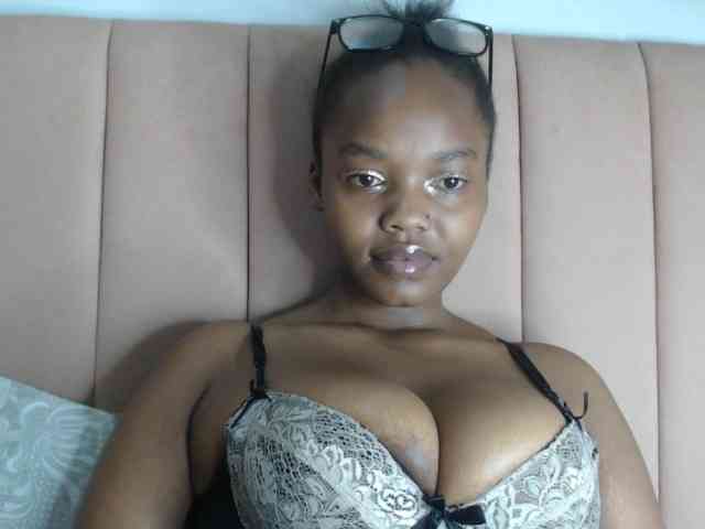 Curvy-maxy9