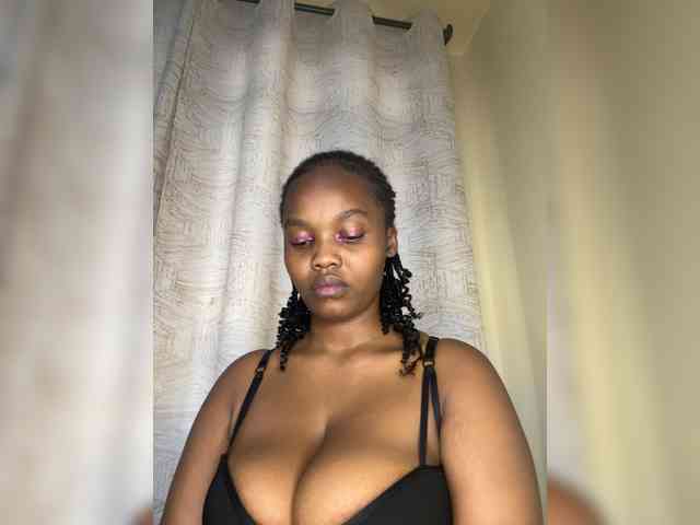 Curvy-maxy9