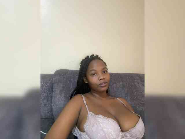 Busty-Princess1