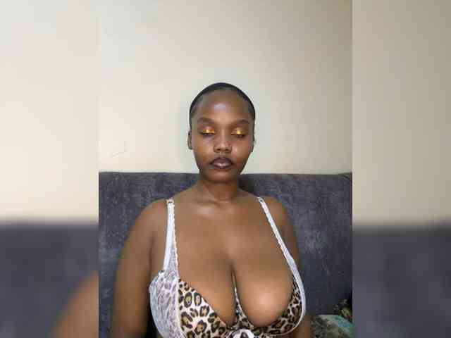 Modella: Busty-Princess1