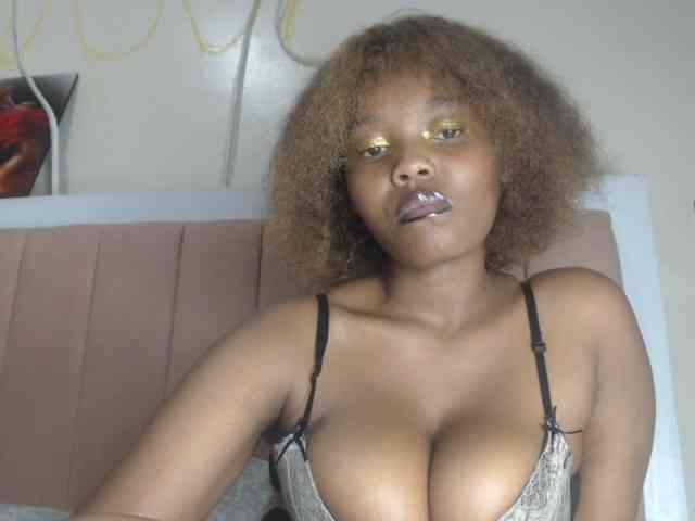 Modella: Busty-Princess1