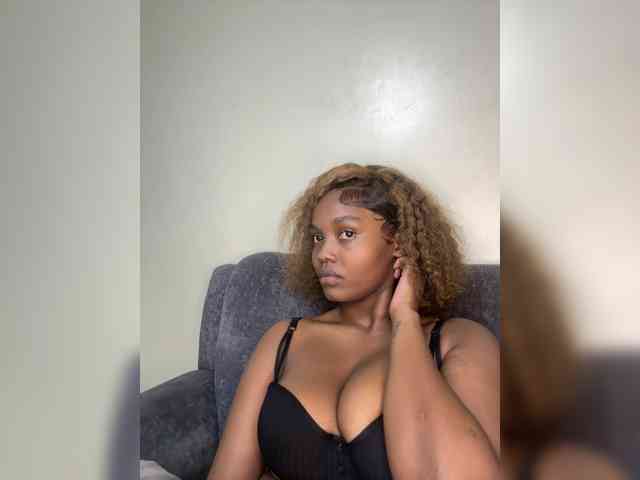 Modella: Busty-Princess1