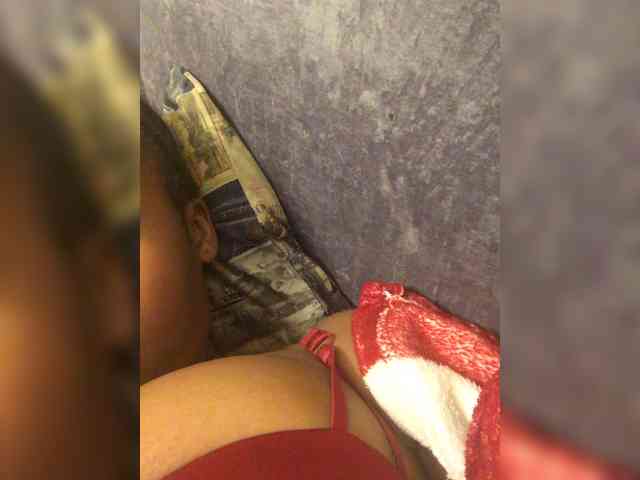 Curvy-maxy9's webcam live show