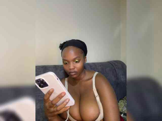 Curvy-maxy9