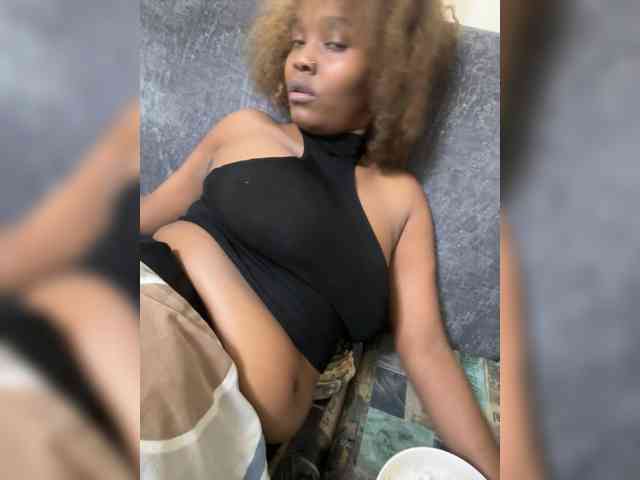Busty-princess1