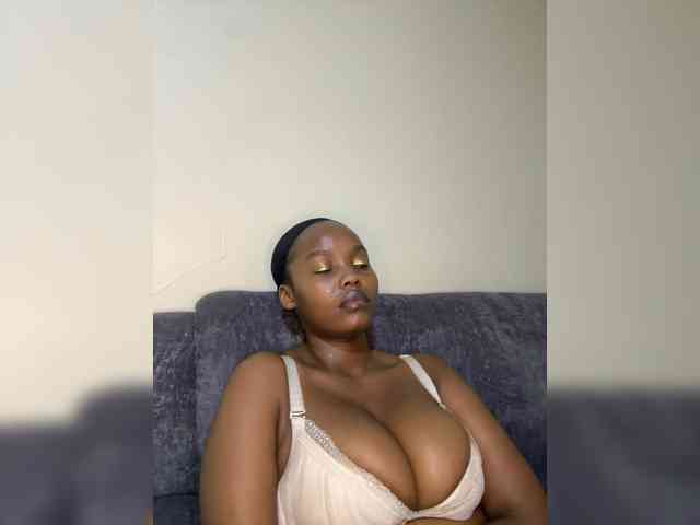 Curvy-maxy9