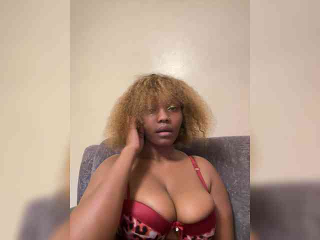 Modella: Busty-Princess1
