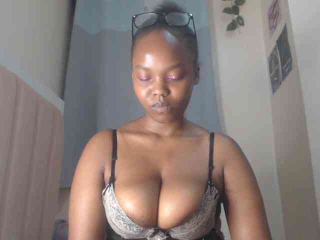 Busty-princess1