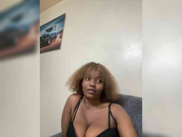 Curvy-maxy9 Live Webcam on BongaCams