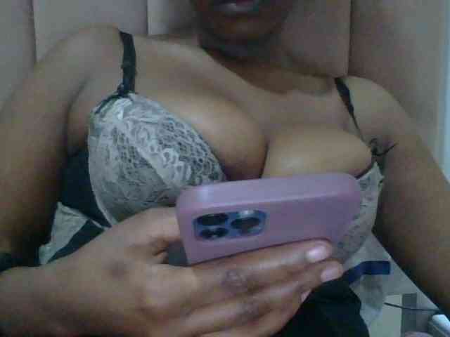 Modella: Busty-Princess1