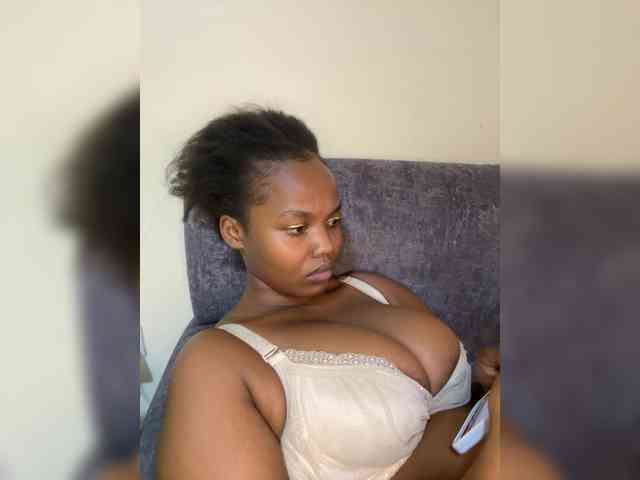 Curvy-maxy9