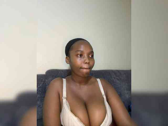 Busty-Princess1