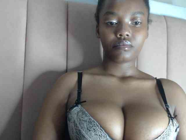 Modella: Busty-Princess1