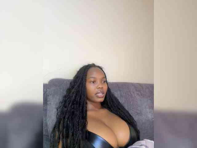 Busty-Princess1