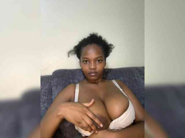 Curvy-maxy9 webcam