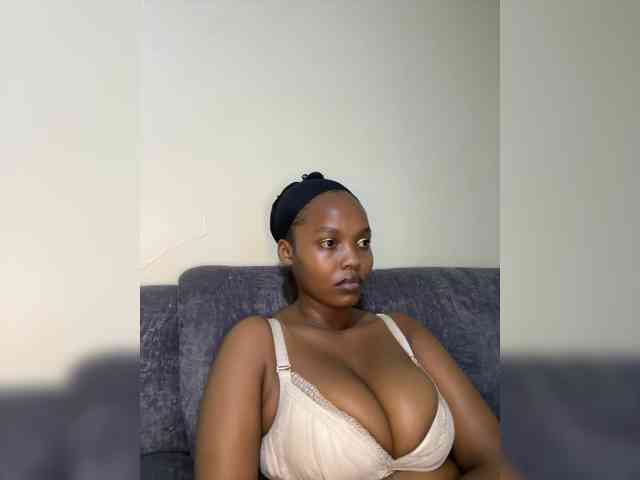 Modella: Curvy-maxy9