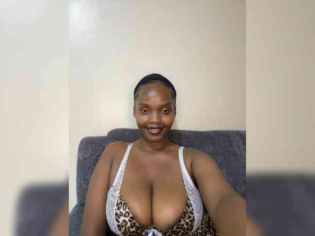 Modella: Busty-Princess1