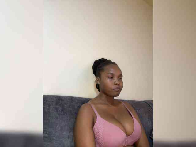 Curvy-maxy9 Live Webcam on BongaCams