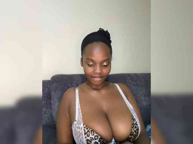 Modella: Busty-Princess1