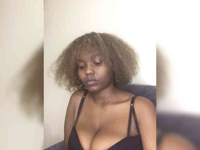 Modella: Busty-Princess1