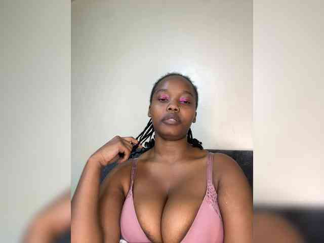 Curvy-maxy9