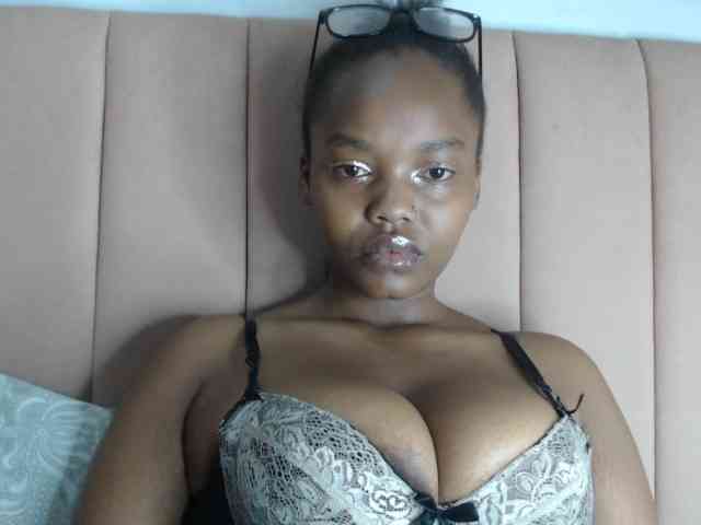 Modella: Busty-Princess1