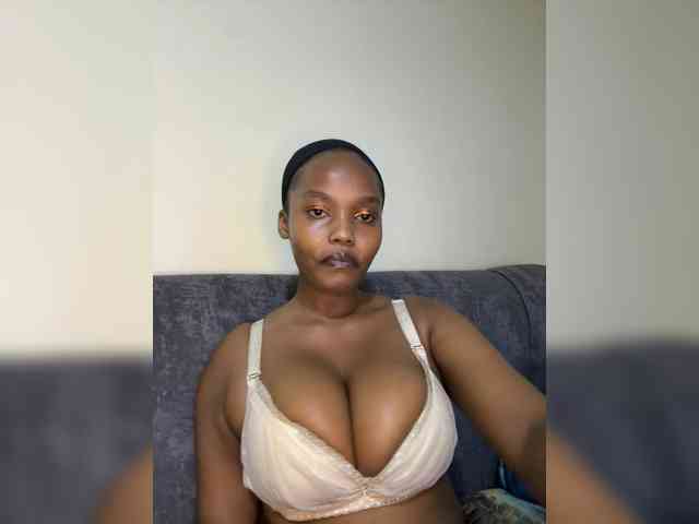 Curvy-maxy9 webcam