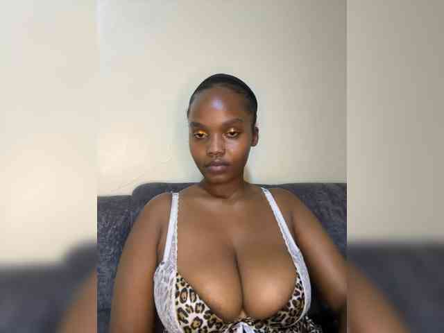 Modella: Busty-Princess1