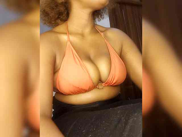 Modella: Busty-Princess1