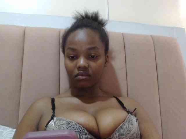 Modella: Busty-Princess1