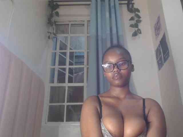 Modella: Busty-Princess1