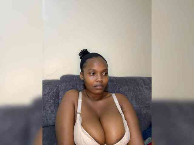 Modella: Curvy-maxy9