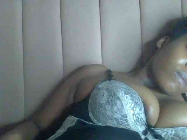 Busty-princess1
