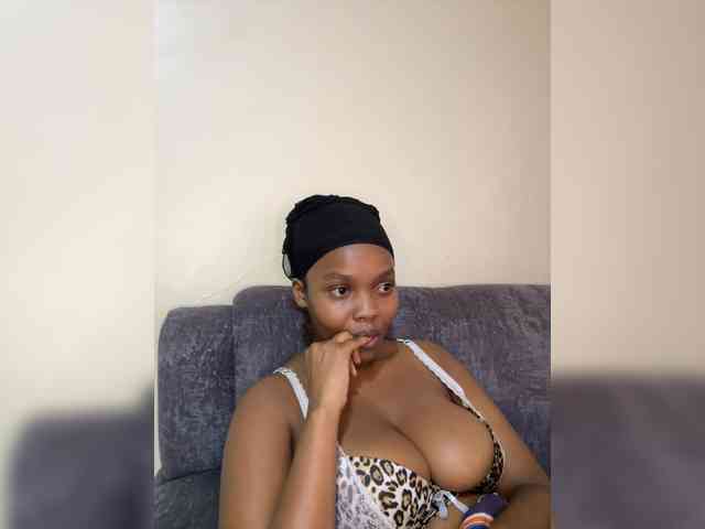 Modella: Busty-Princess1