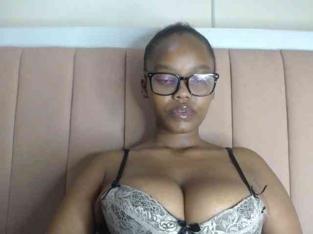 Modella: Busty-Princess1