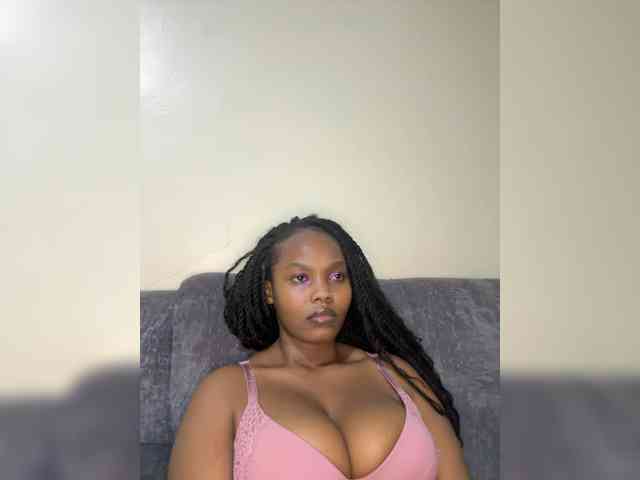 Curvy-maxy9 Live Webcam on BongaCams