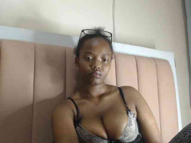 Busty-princess1