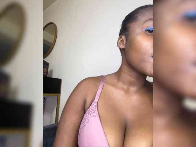 Modella: Busty-Princess1
