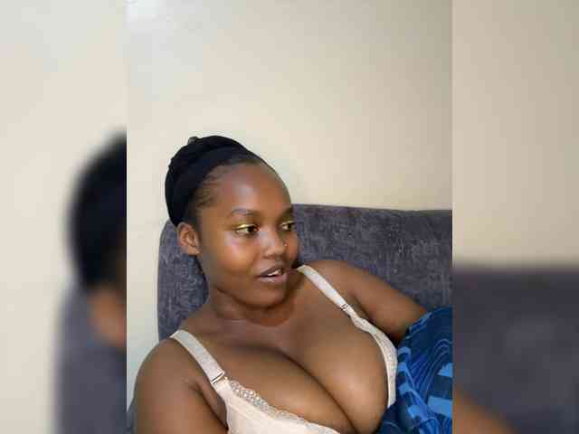 Curvy-maxy9