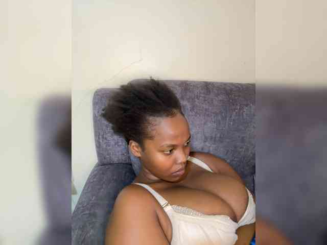 Curvy-maxy9