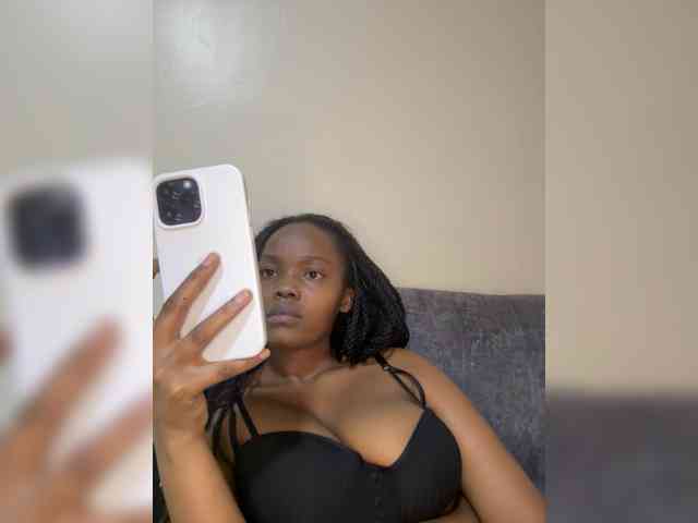 Curvy-maxy9