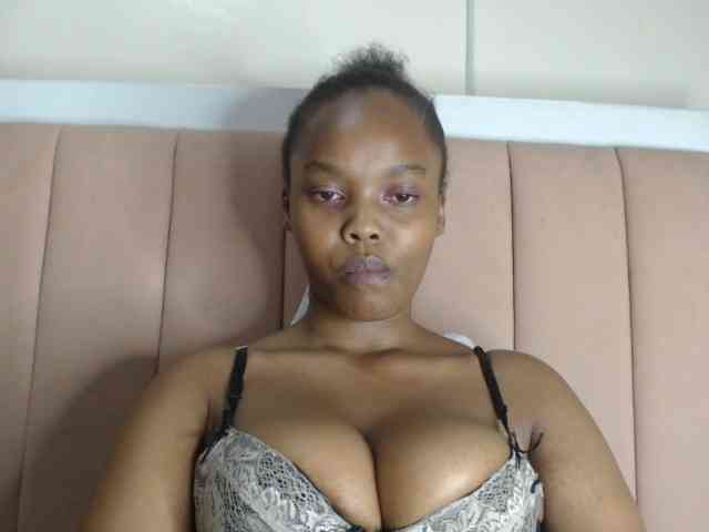 Modella: Busty-Princess1