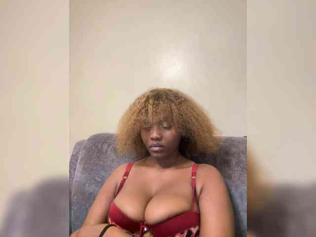 Busty-princess1