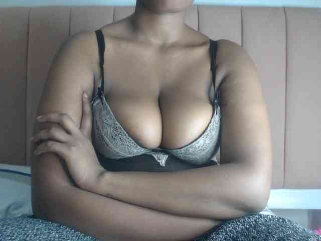 Busty-princess1